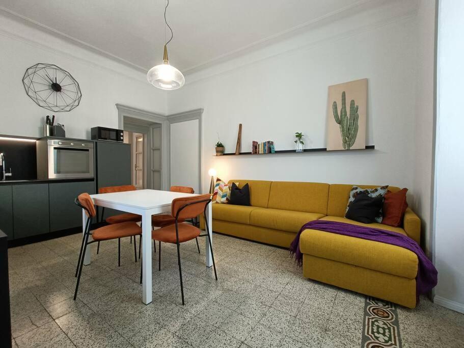 Stylish Flat Near Station And City Center Como Bagian luar foto