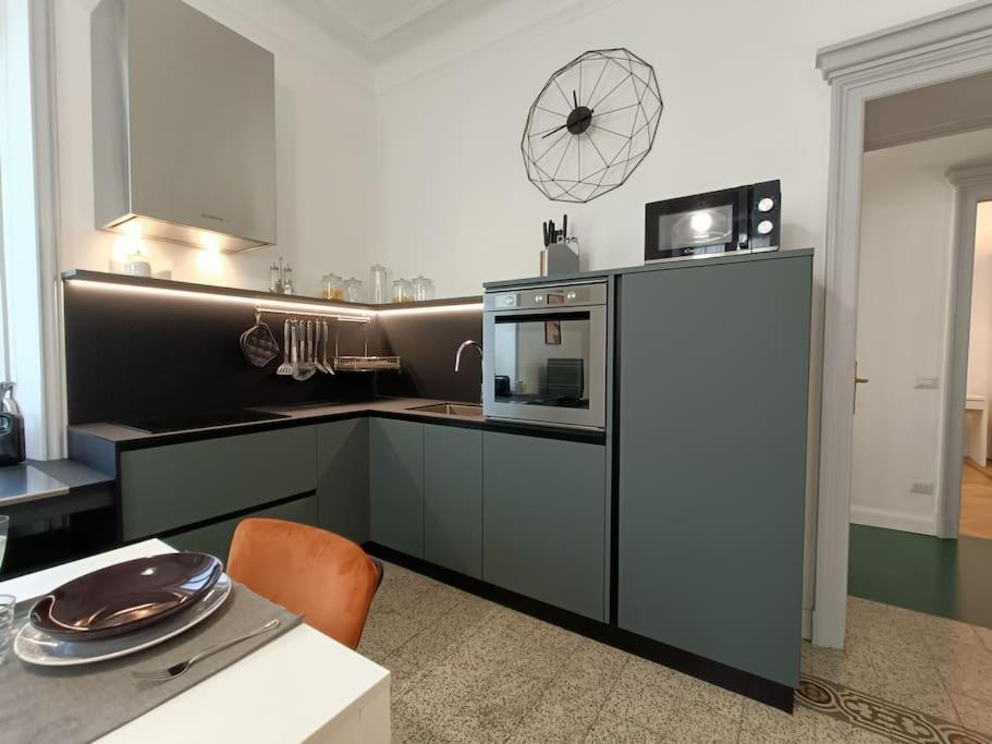 Stylish Flat Near Station And City Center Como Bagian luar foto